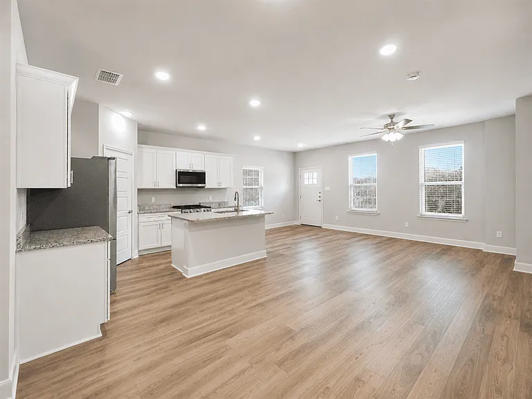 7204 Magnolia Crk #101 — Photo 6