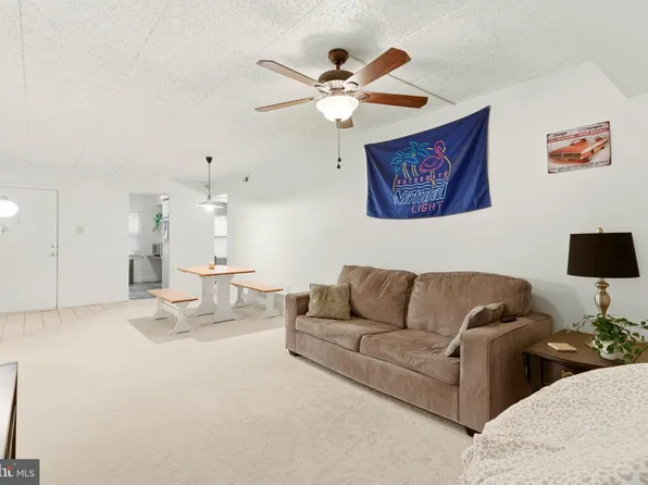 427 Shawmont Ave APT E, Philadelphia, PA 19128