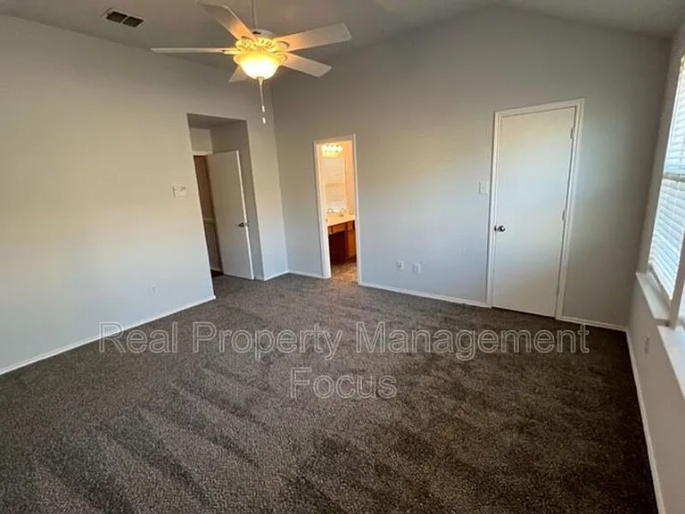 1004 Trickham Dr — Photo 17