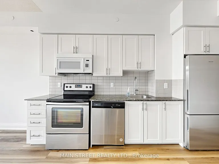 7900 Bathurst St #228 — Photo 14