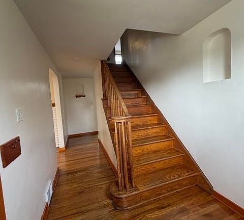3rd image of 414 Parkview Dr