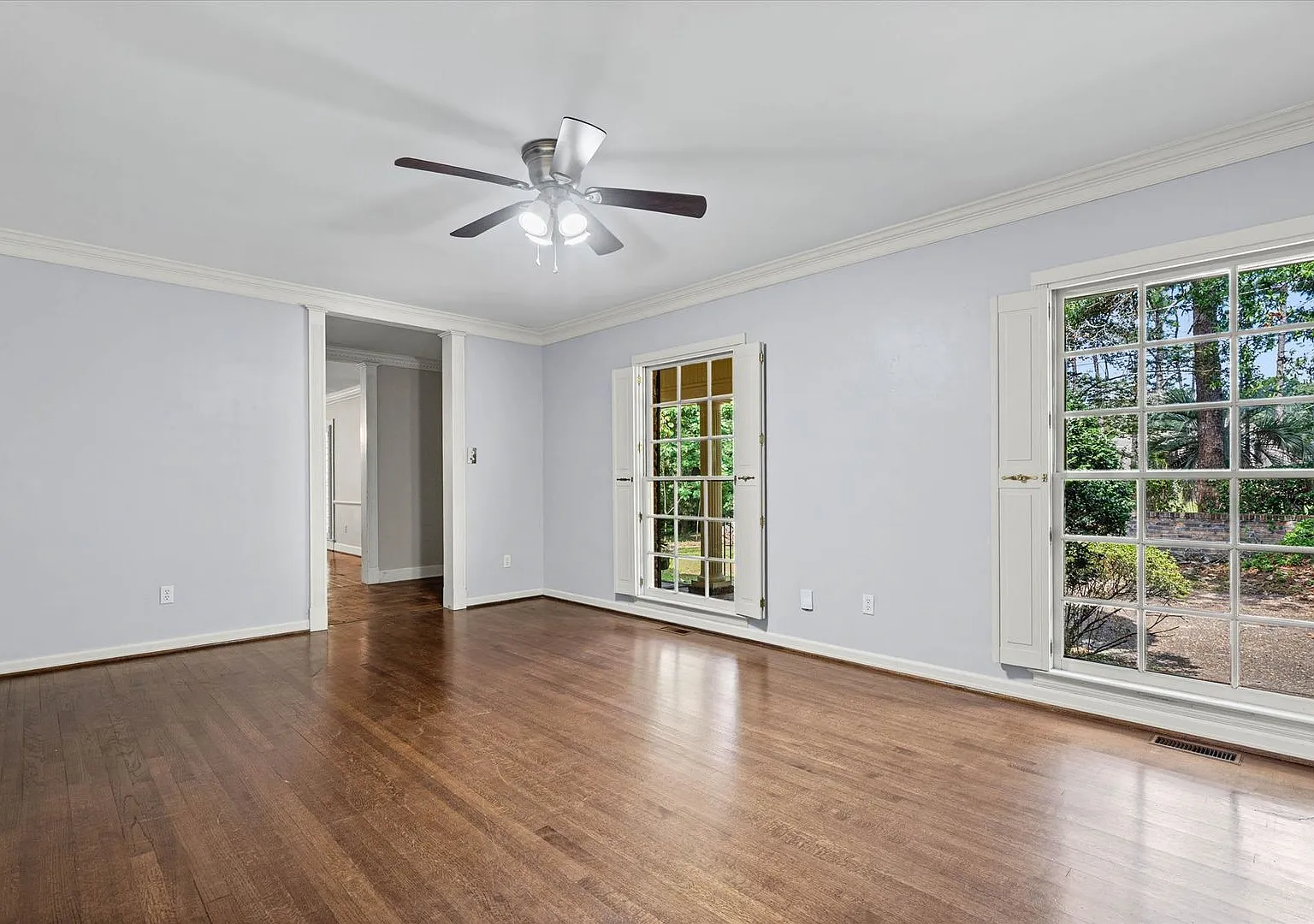 Rare Property on 2.5 Acres in the Heart of Spring Hill — Photo 3