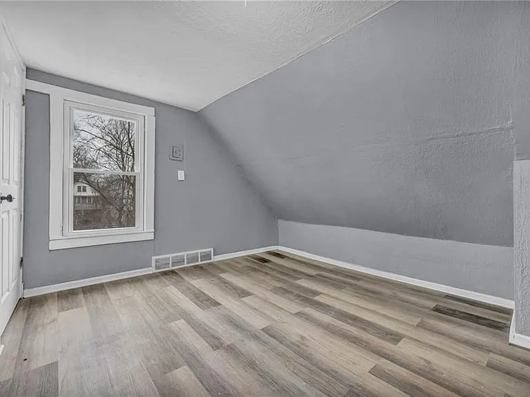 1114 E 112th St #2 — Photo 6