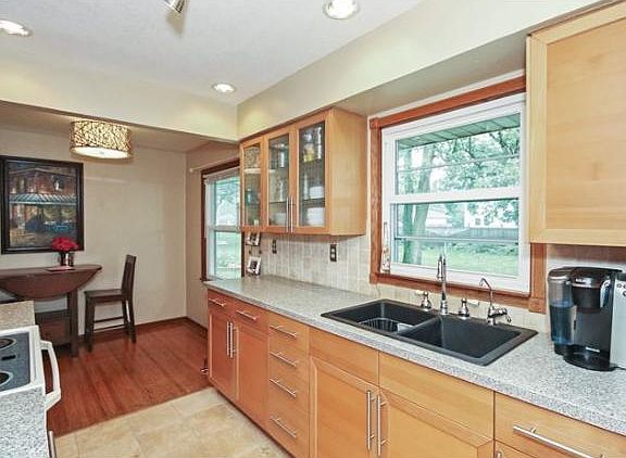 2nd image of 6231 Carol Dr NE