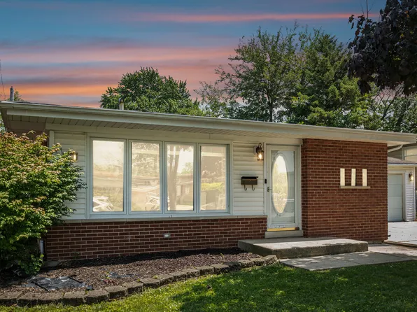141 Grace Ln, Chicago Heights, IL 60411