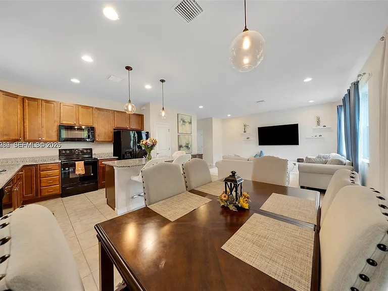 932 Banyan Dr — Photo 9