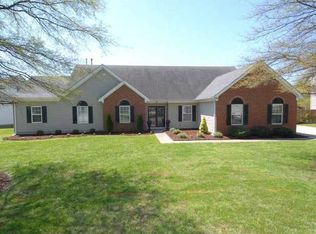 704 Treetop Ln, Chesapeake, VA 23320