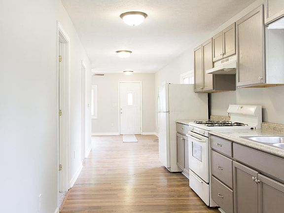 4th image of 372 Janet St SE