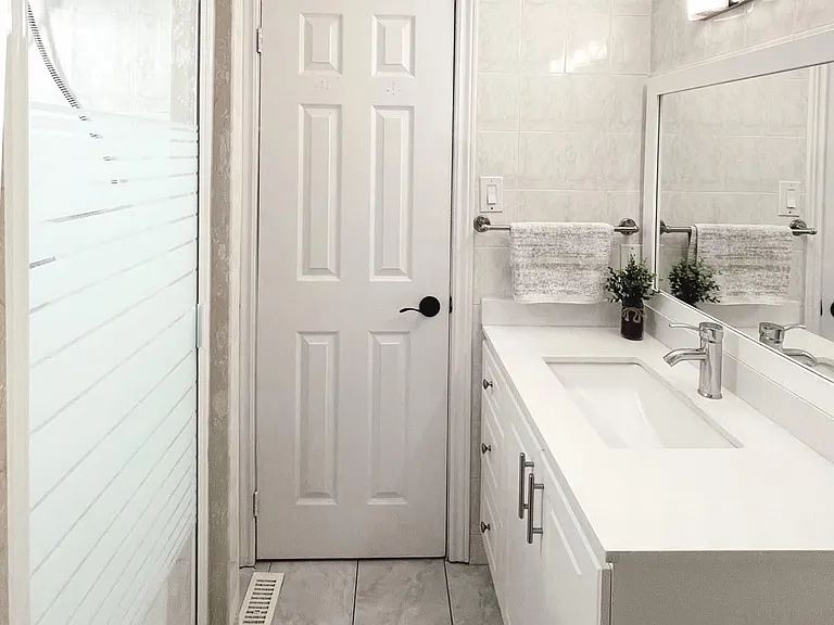 551 Hayward Cres #MAIN — Photo 7
