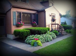205 Colonial Dr, Webster, NY 14580