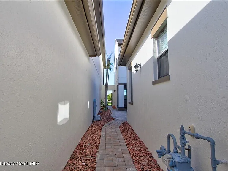 8810 Napolo Dr — Photo 41