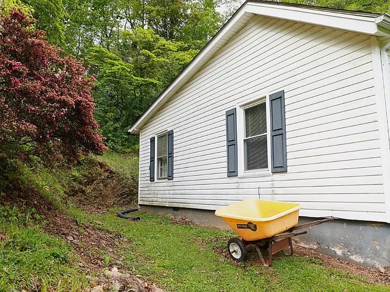 32 Upland Dr — Photo 40