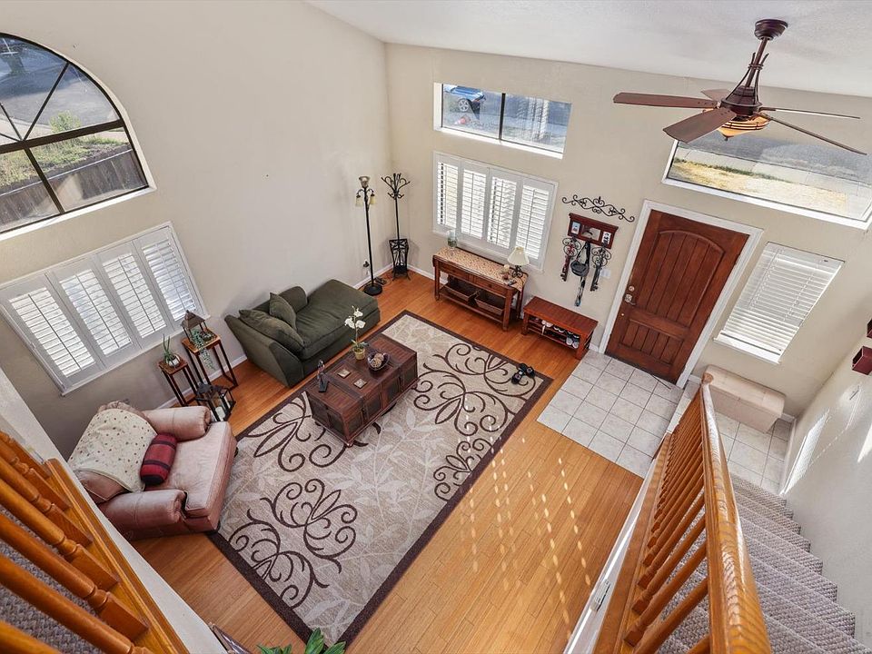 1st image of 560 Oakmeadow Court