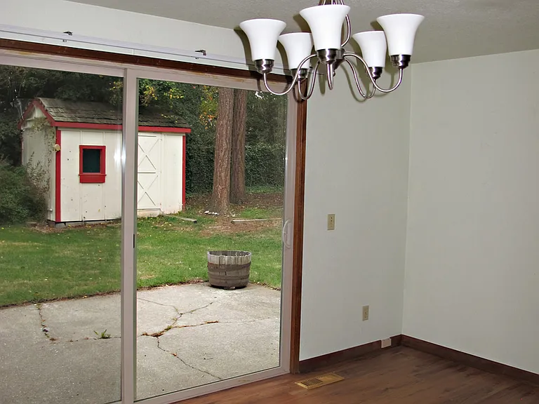 601 NW Ensign Dr — Photo 7