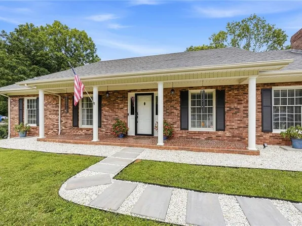 1692 Pads Rd, North Wilkesboro, NC 28659