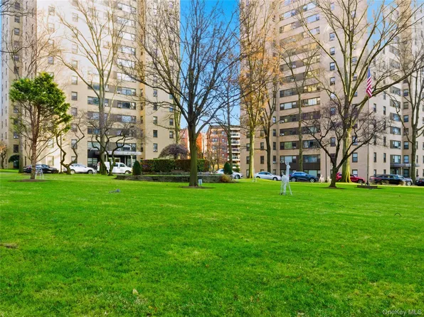 4 Fordham Hill Oval #8G, Bronx, NY 10468