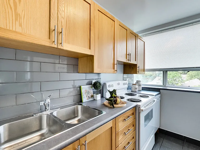 630 Roselawn Ave — Photo 82