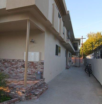 3rd image of 1611 W Victory Blvd APT D