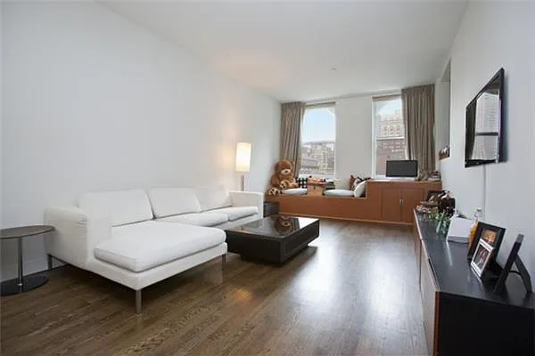 Sold by I & I New York | media 2