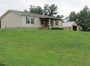 1558 Noble Rdg, Reedy, WV 25270