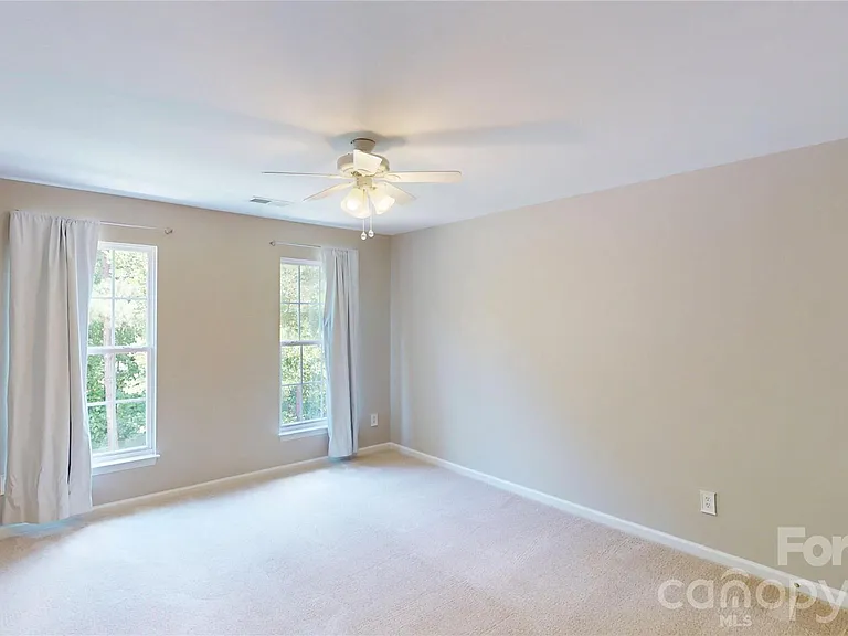 107 Stonemason Ct — Photo 32