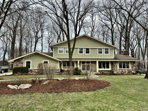 2000 West Woodbury LANE, Glendale, WI 53209
