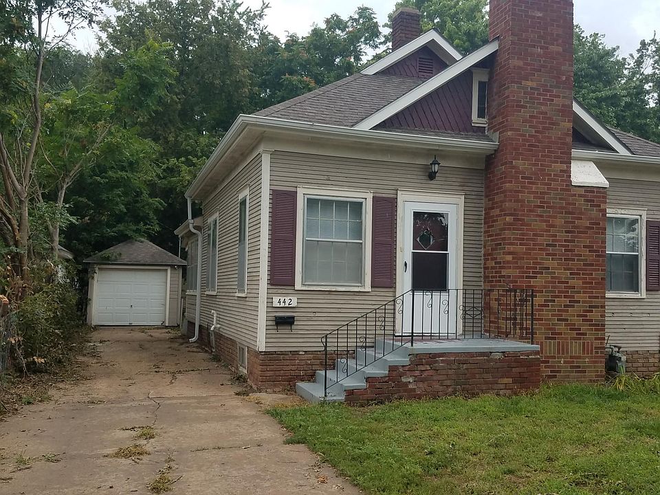 1st image of 442 Putnam Ave