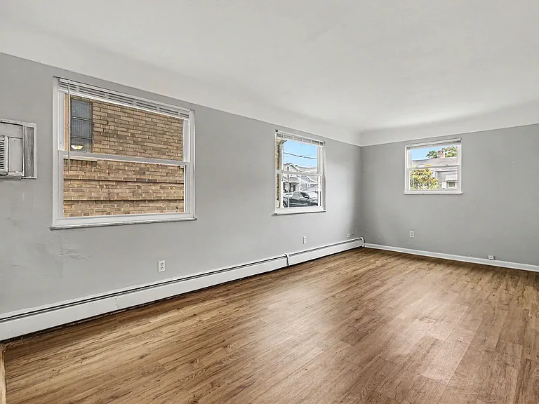 1932 Truitt Ave — Photo 8