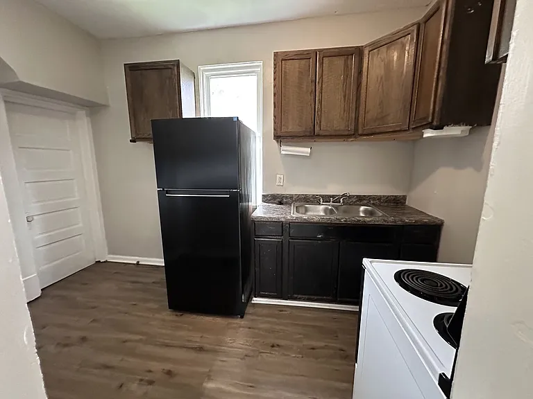 263 Glenwood Dr — Photo 7