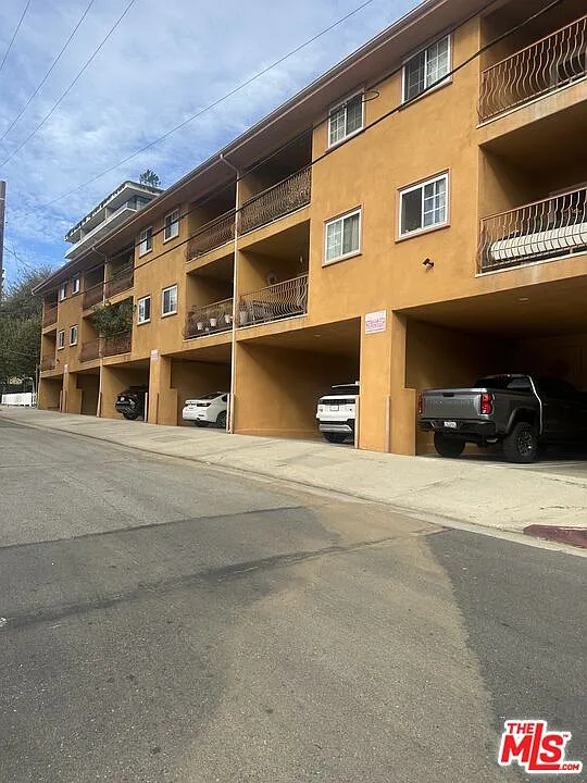 1001 Hammond St #5