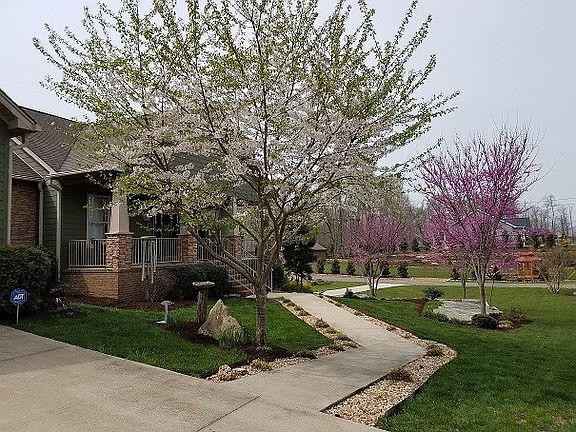 3rd image of 835 Holland Dr