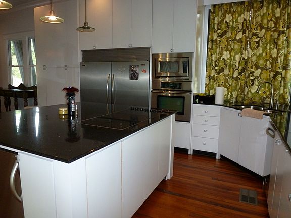 5th image of 122 W Port St