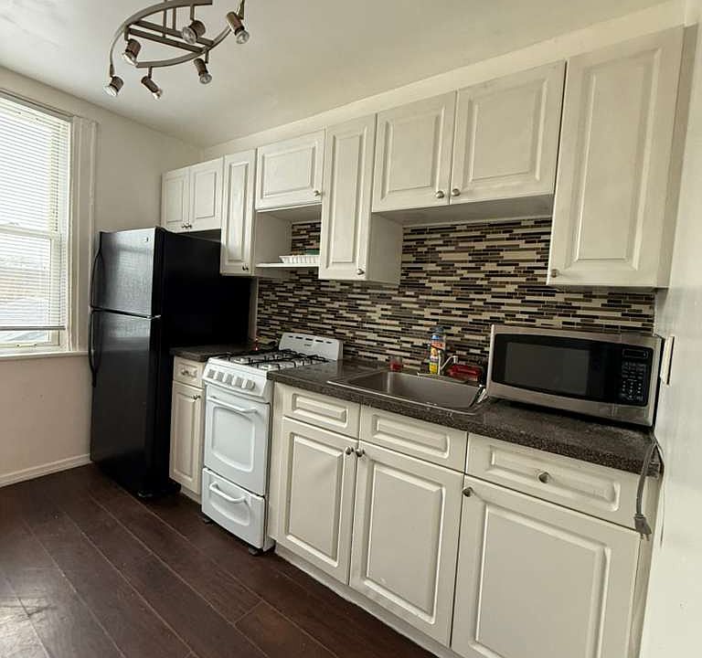 1st image of 6458 Admiral Ave Floor 2