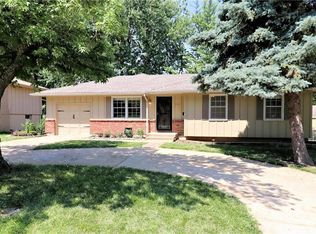 9902 Hillcrest Rd, Kansas City, MO 64134