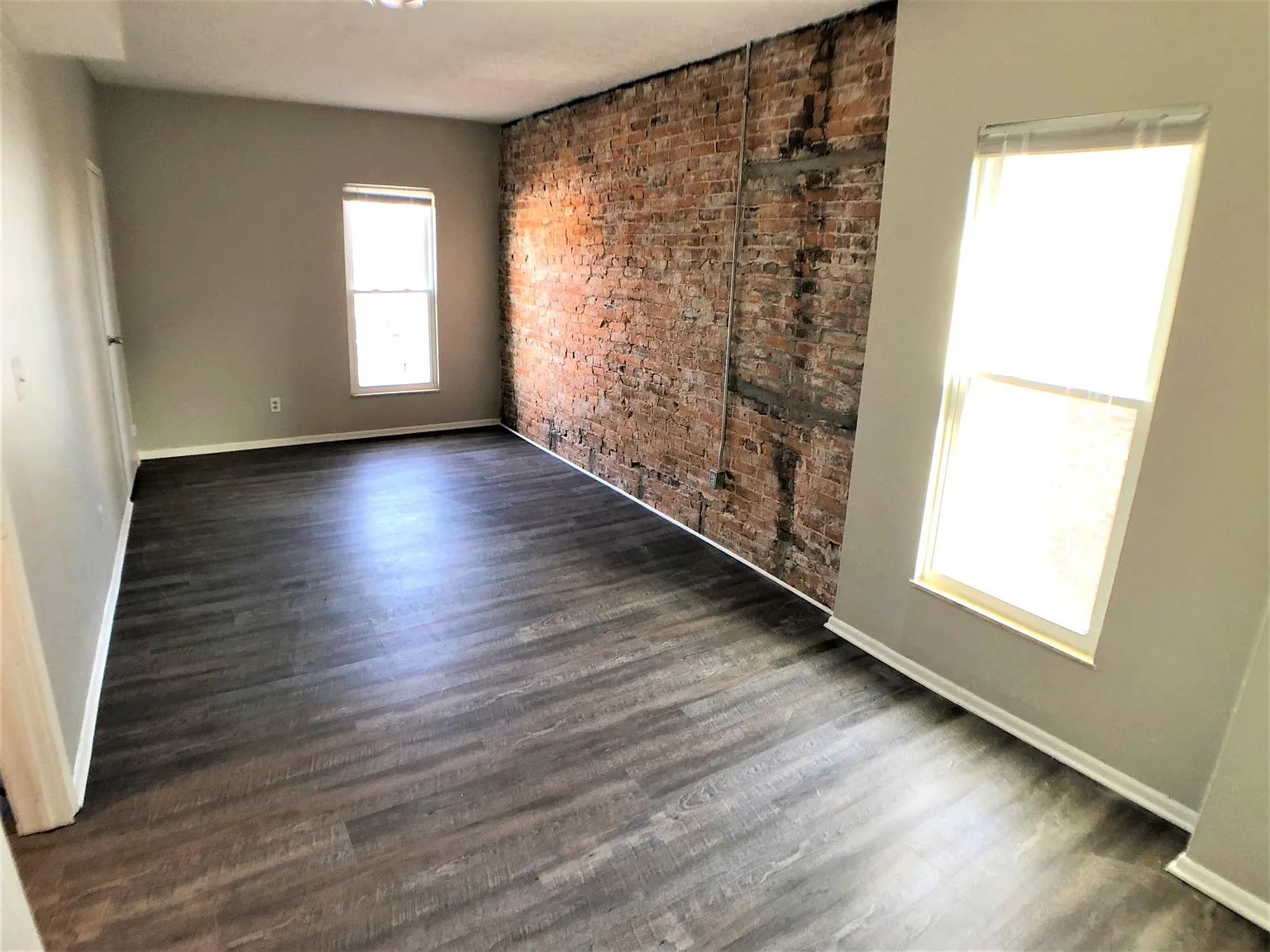 1 bed, 800 sqft, $1,350 — Photo 3