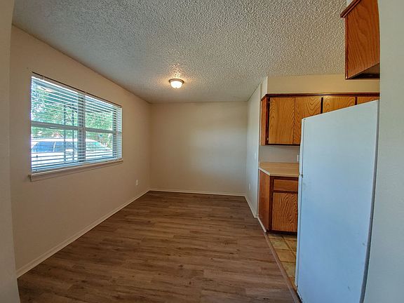 4th image of 223 S Dixon Ave