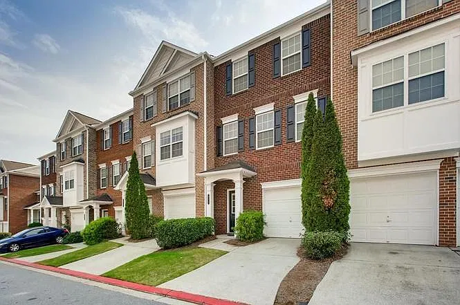 4 bed, 3.5 bath, 1820 sqft, $2,950 — Photo 2