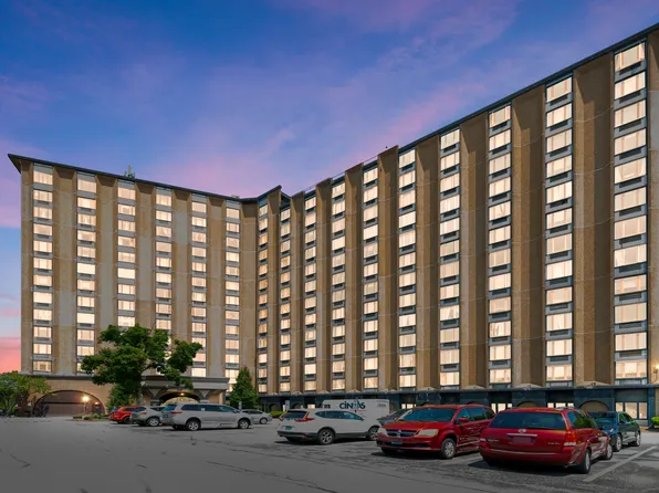 1 Renaissance Pl #8GF, Palatine, IL 60067