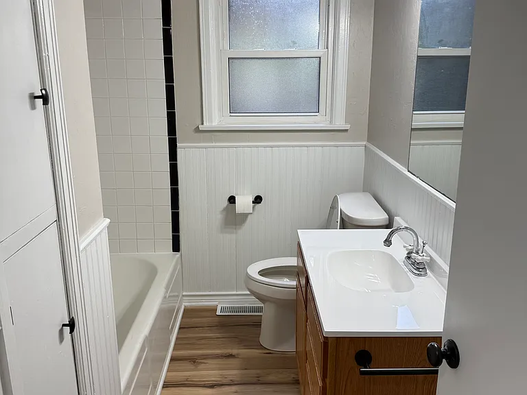 401 S 8th St — Photo 15