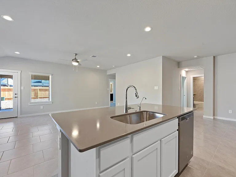 3335 Silverton Dr — Photo 11