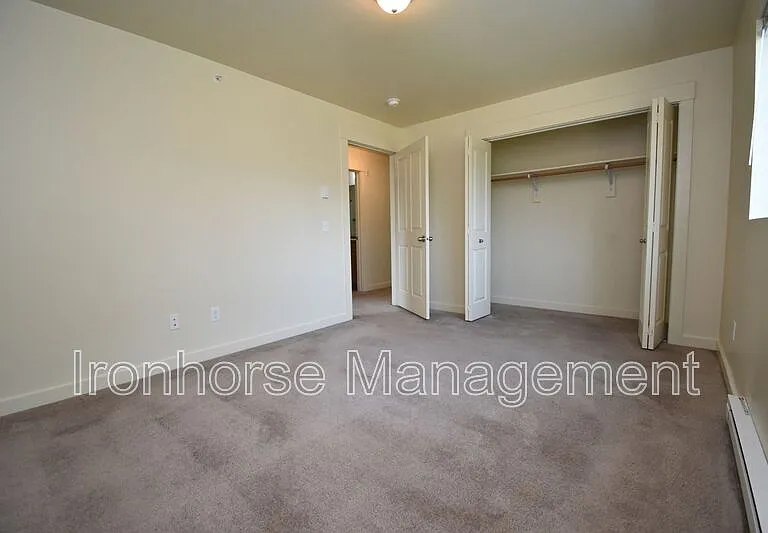 807 W Villard St #19 — Photo 10