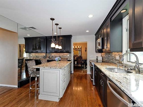 3rd image of 610 Woodbury Ct