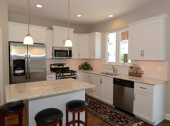 4th image of 1323 Avery Ave