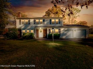 4 Gawain Dr, Manalapan, NJ 07726