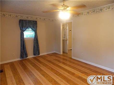 4th image of 105 Meadowbrook Dr
