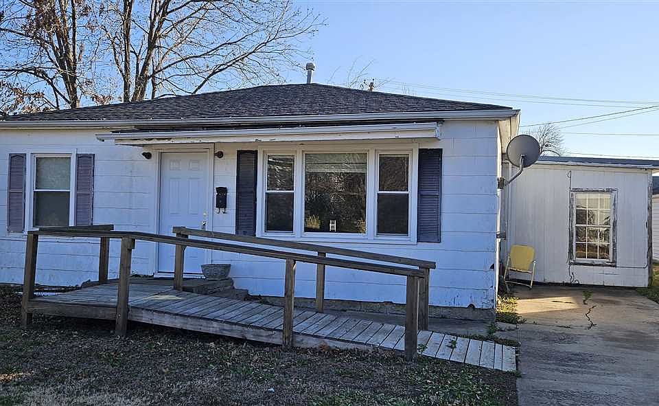 1st image of 1012 W Highland Ave