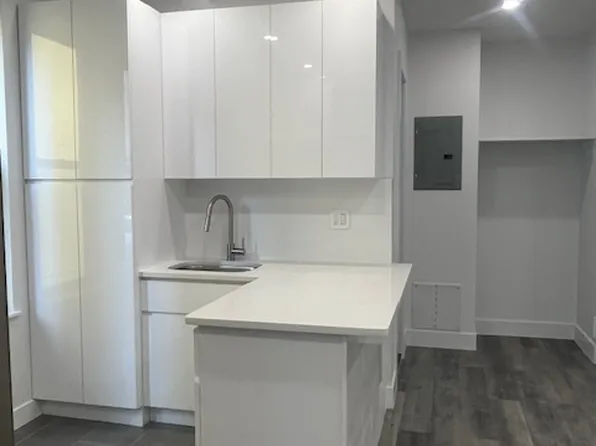 30-32 33rd Street image 1 of 4