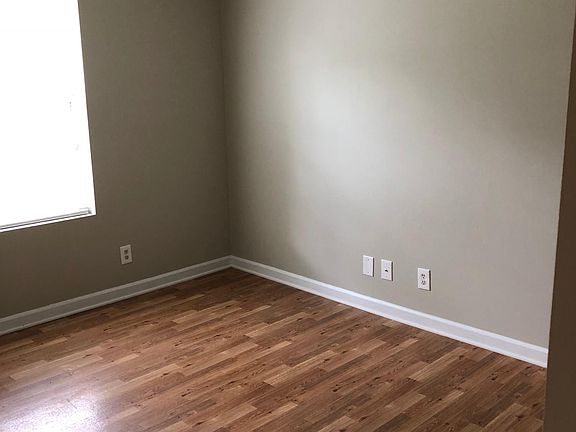 4th image of 640 Maplewood Dr