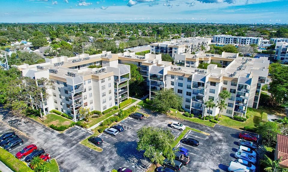 1st image of 6190 Woodlands Boulevard #201