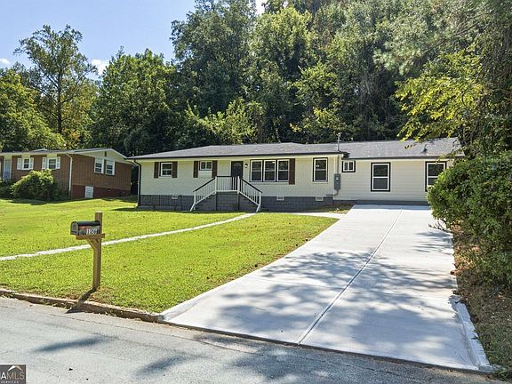 3rd image of 126 Meadow Park Ln SW